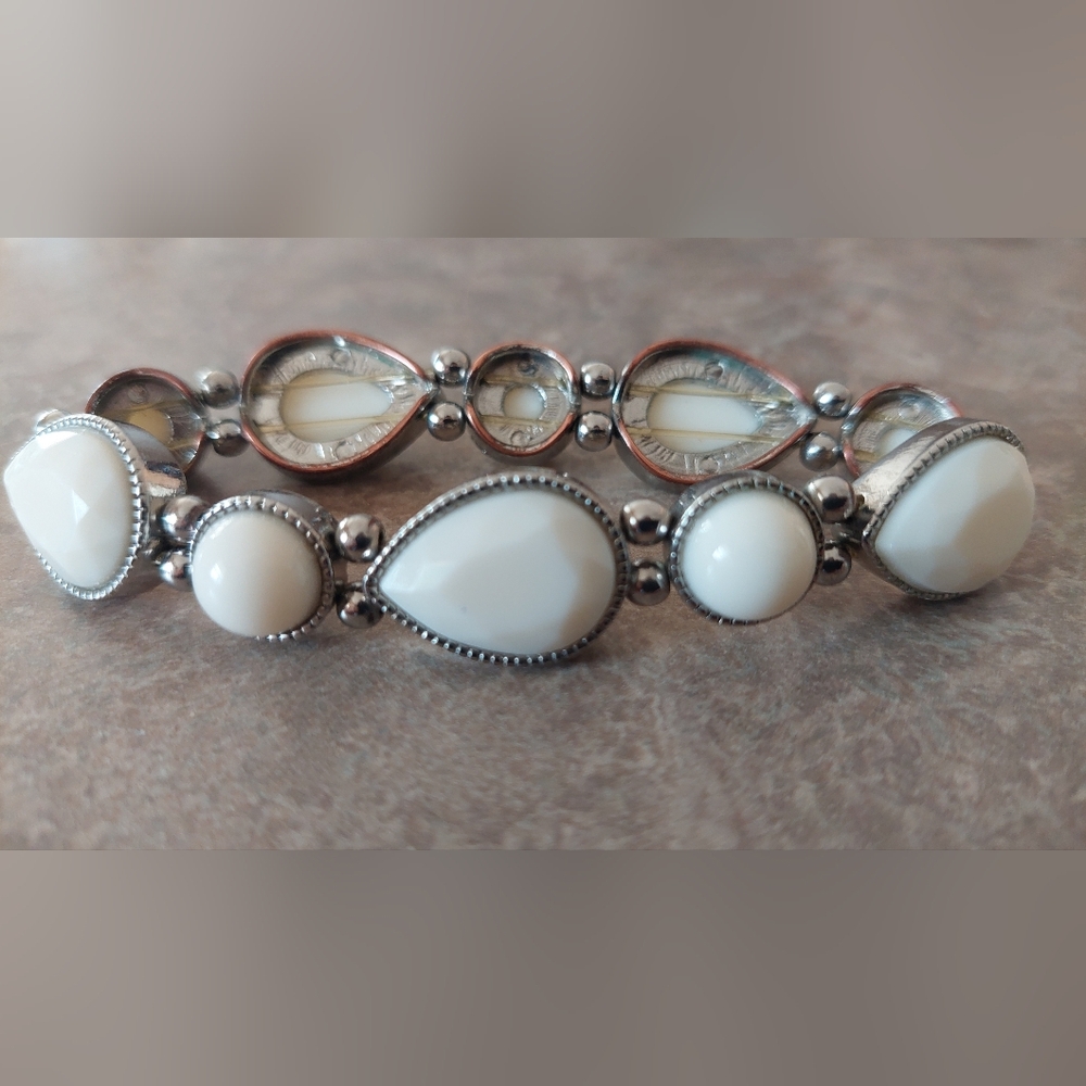 Elegant Silver and Cream Teardrop Bracelet